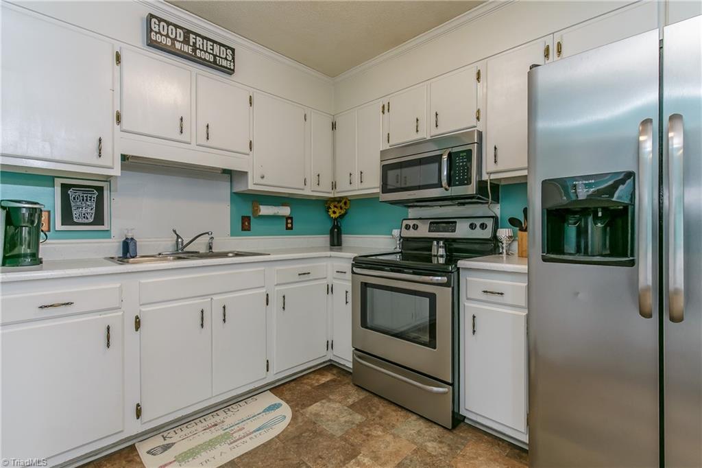 2738 Barrington Road Elon, NC 27244 - Photo 5 of 20 Gallery Image 5