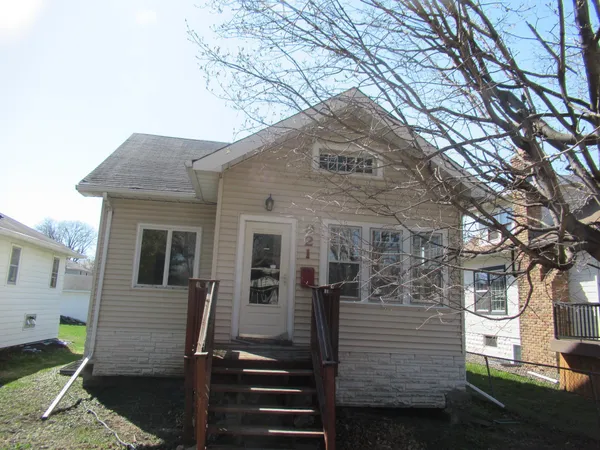 $245,000 | 921 20th Avenue Southeast, Minneapolis, MN 55414