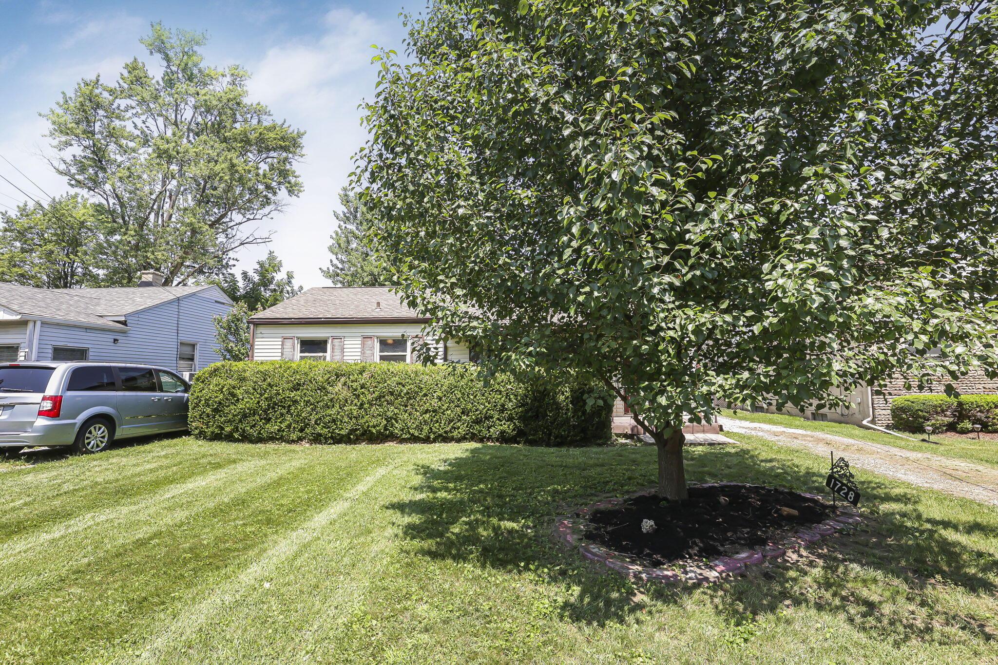 1728 East Cooke Road Columbus, OH 43224 - Photo 7 of 49 7-web-or-mls-0N4A7403