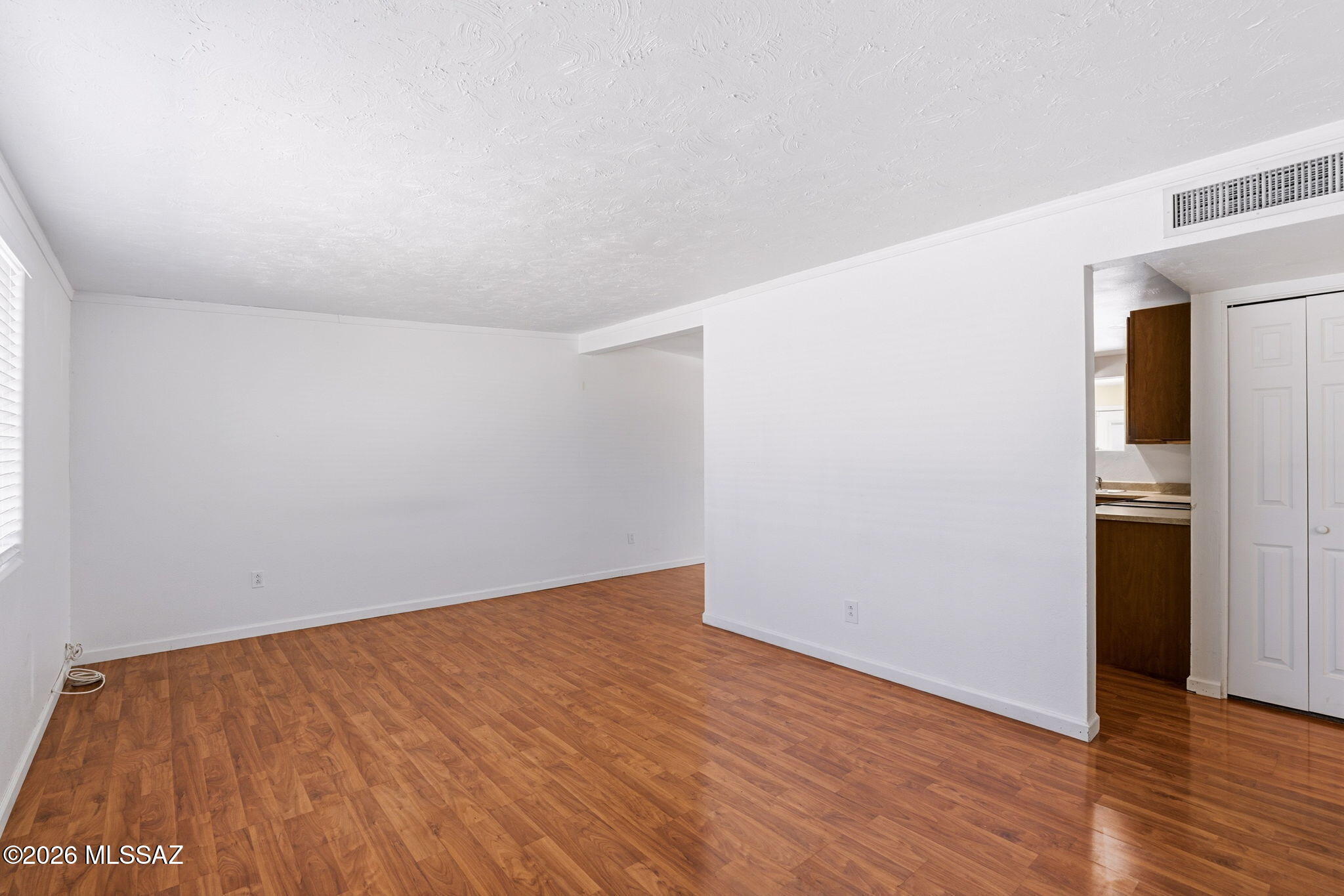 1453 West Roger Road Tucson, AZ 85705 - Photo 7 of 36 LIVING ROOM