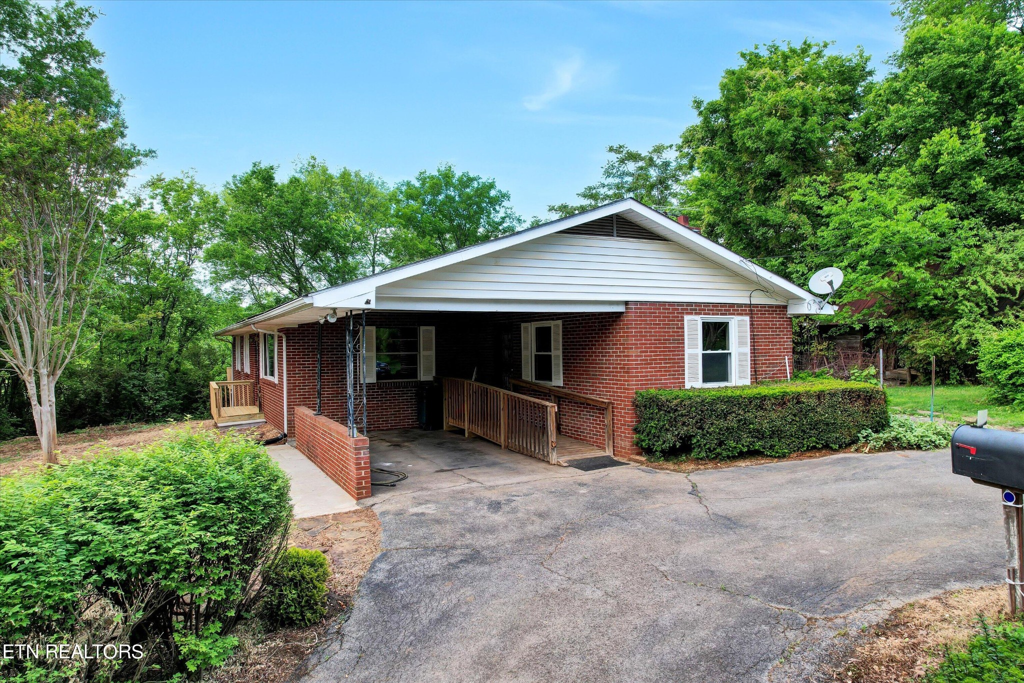 5400 Sinking Creek Road Greenback, TN 37742 - Photo 10 of 31 Gallery Image 10