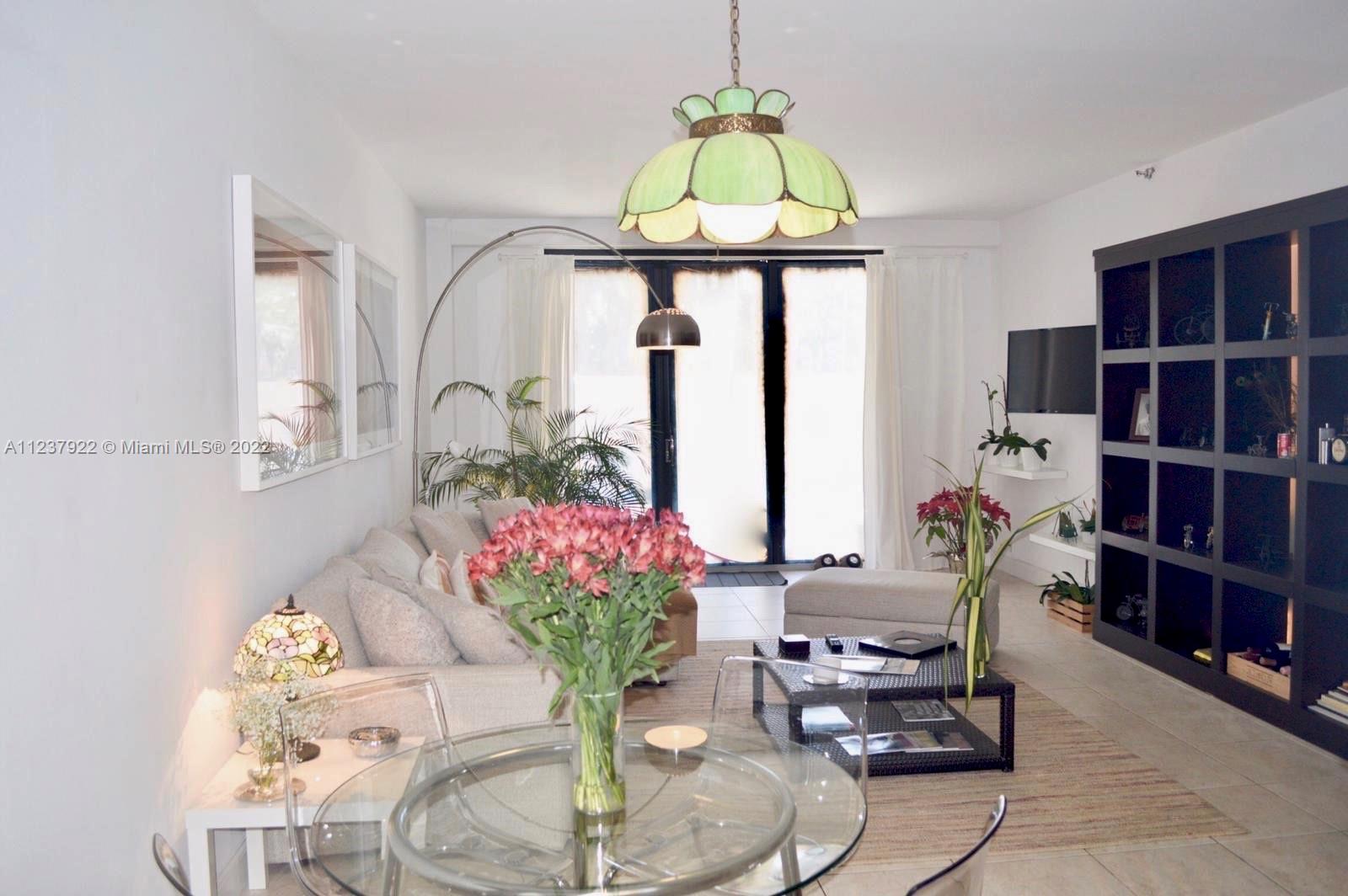 151 Crandon Boulevard, Unit 127 Key Biscayne, FL 33149 - Photo 8 of 30 a living room with furniture