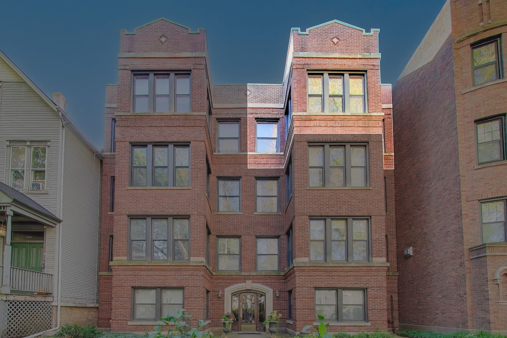 1447 West Warner Avenue, Unit 3W Chicago, IL 60613 - Photo 27 of 27 a front view of a building