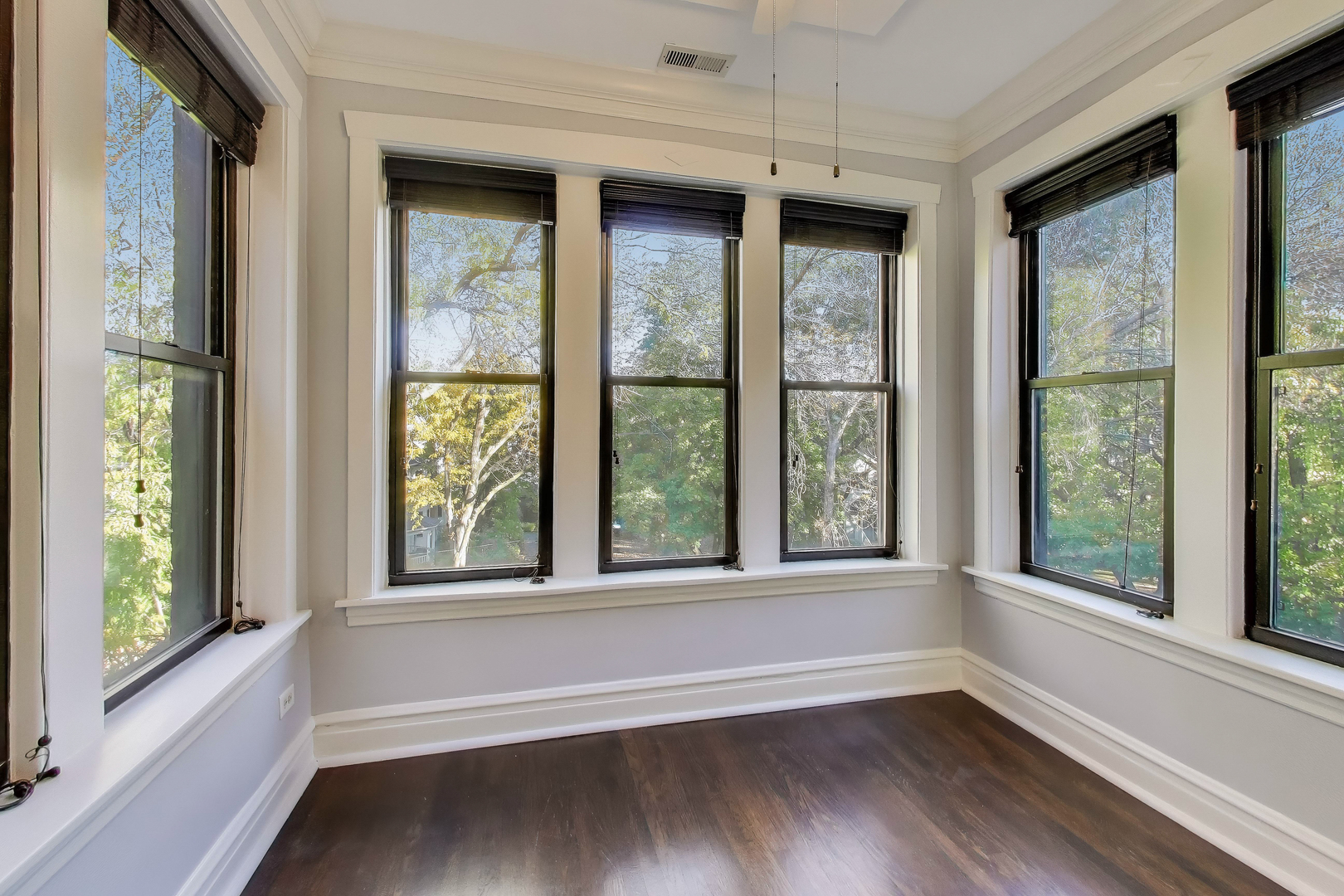 1447 West Warner Avenue, Unit 3W Chicago, IL 60613 - Photo 6 of 27 a view of an empty room with wooden floor and a window