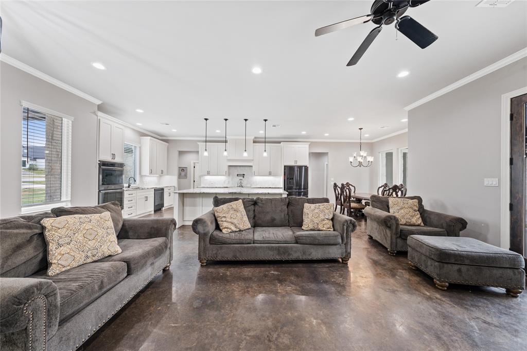 240 Royals Ranch Road Lorena, TX 76655 - Photo 6 of 40 Gallery Image 6