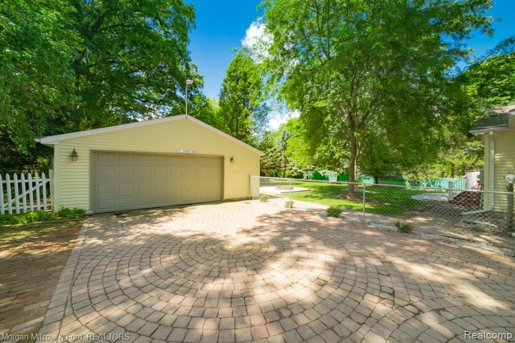 2403 North Genesee Road Burton, MI 48509 - Photo 54 of 55 2403 N Genesee-55.jpg