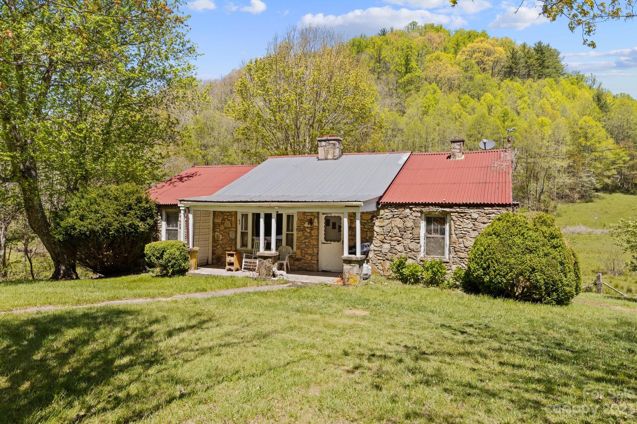 2393 Laurel Valley Road Mars Hill, NC 28754 - Photo 2 of 36 Gallery Image 2