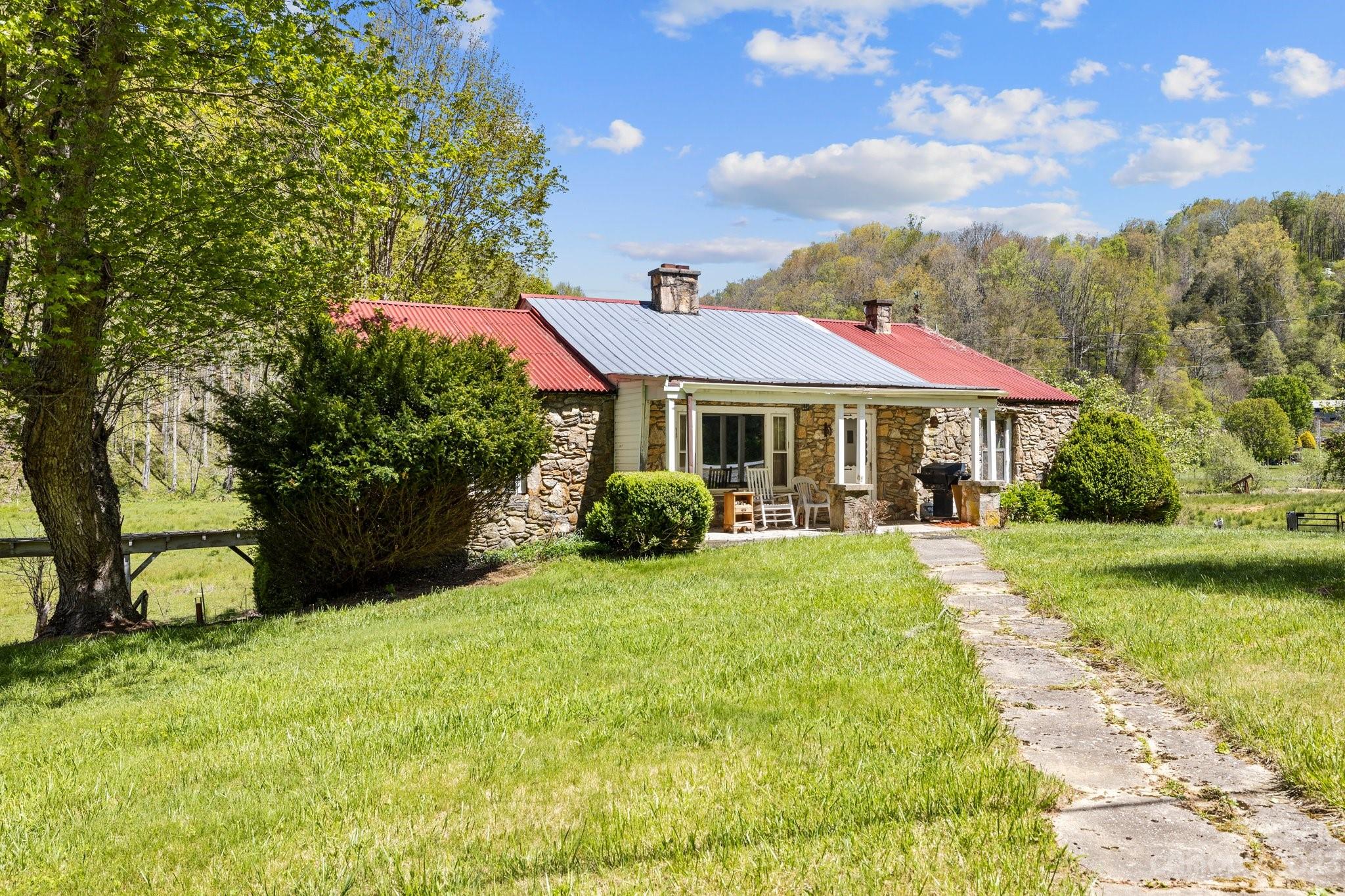 2393 Laurel Valley Road Mars Hill, NC 28754 - Photo 3 of 36 Gallery Image 3