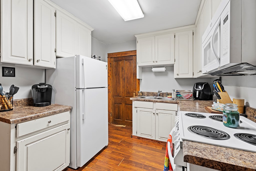 310 Sample Road Greenwood, SC 29649 - Photo 5 of 13 Gallery Image 5