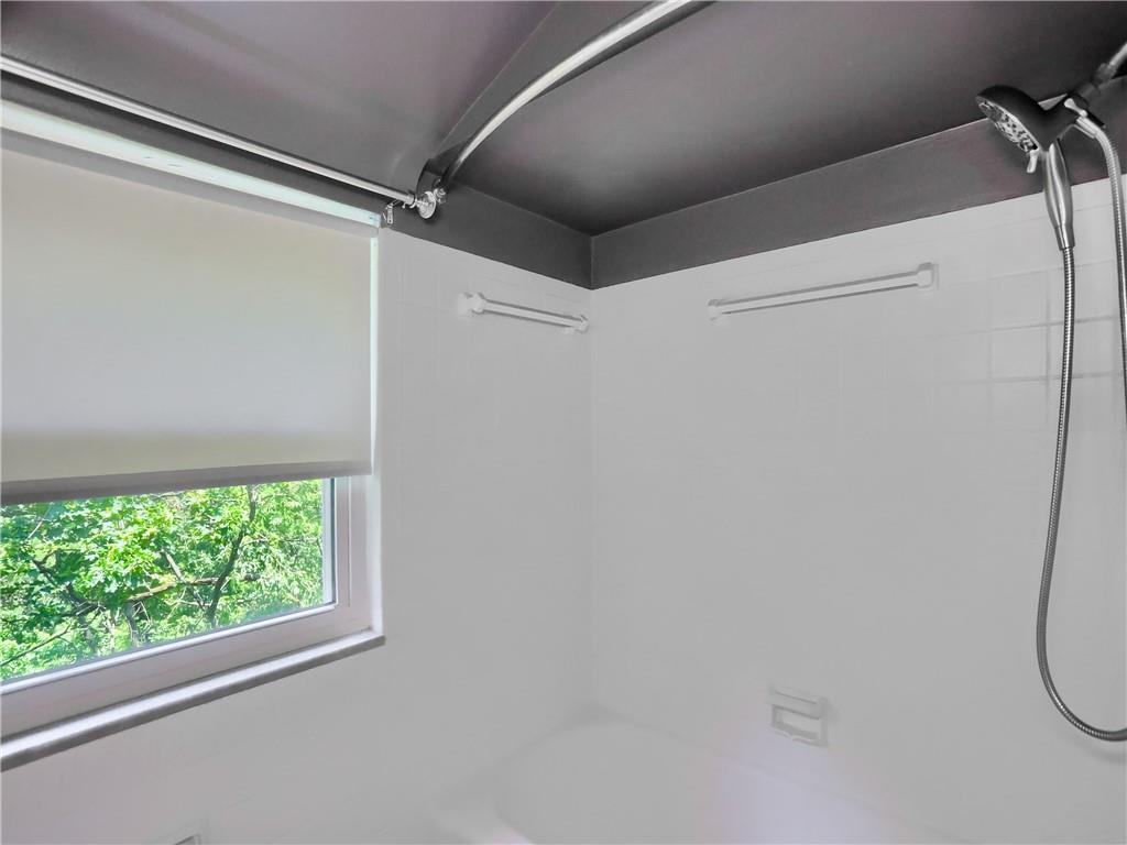 331 Hoffman Road Pittsburgh, PA 15212 - Photo 31 of 40 Shared hall bathroom has a tub/shower combo.