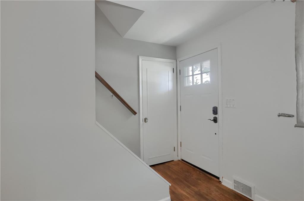 331 Hoffman Road Pittsburgh, PA 15212 - Photo 4 of 40 Welcome guests into this spacious home with hardwood flooring.