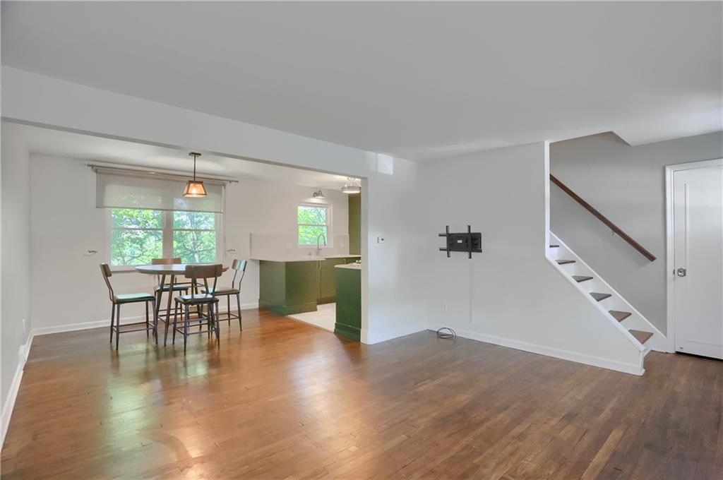 331 Hoffman Road Pittsburgh, PA 15212 - Photo 7 of 40 The family room is ready for your style and design touches.