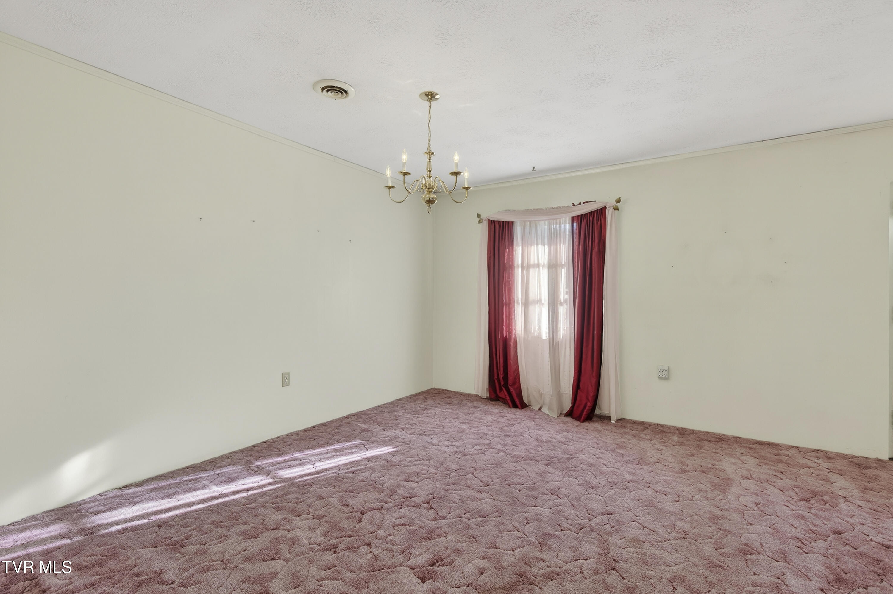 228 Sioux Road Bristol, VA 24201 - Photo 11 of 28 228-Sioux-Rd-Bristol-VA Travis-Dyson-9