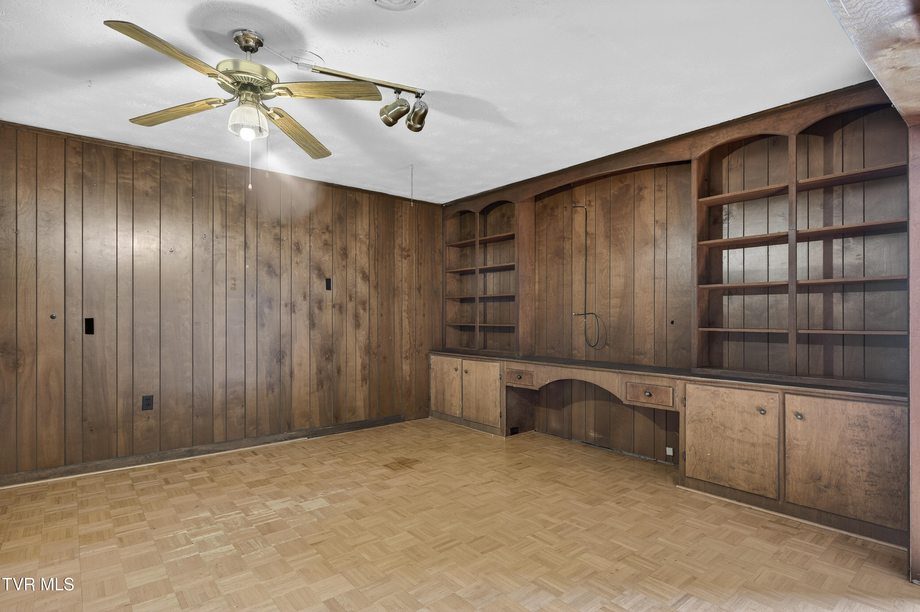 228 Sioux Road Bristol, VA 24201 - Photo 5 of 28 228-Sioux-Rd-Bristol-VA Travis-Dyson