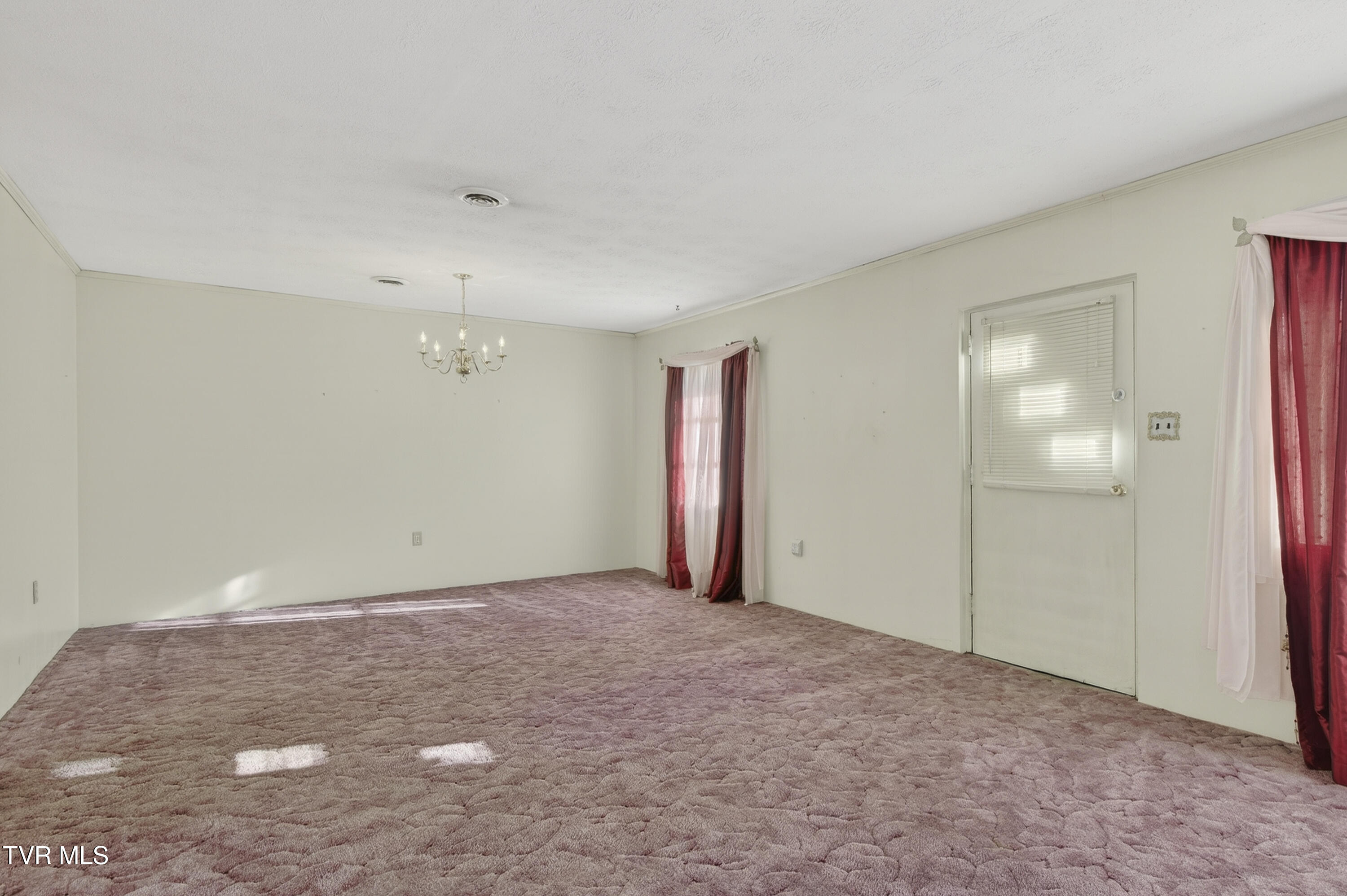 228 Sioux Road Bristol, VA 24201 - Photo 6 of 28 228-Sioux-Rd-Bristol-VA Travis-Dyson-14