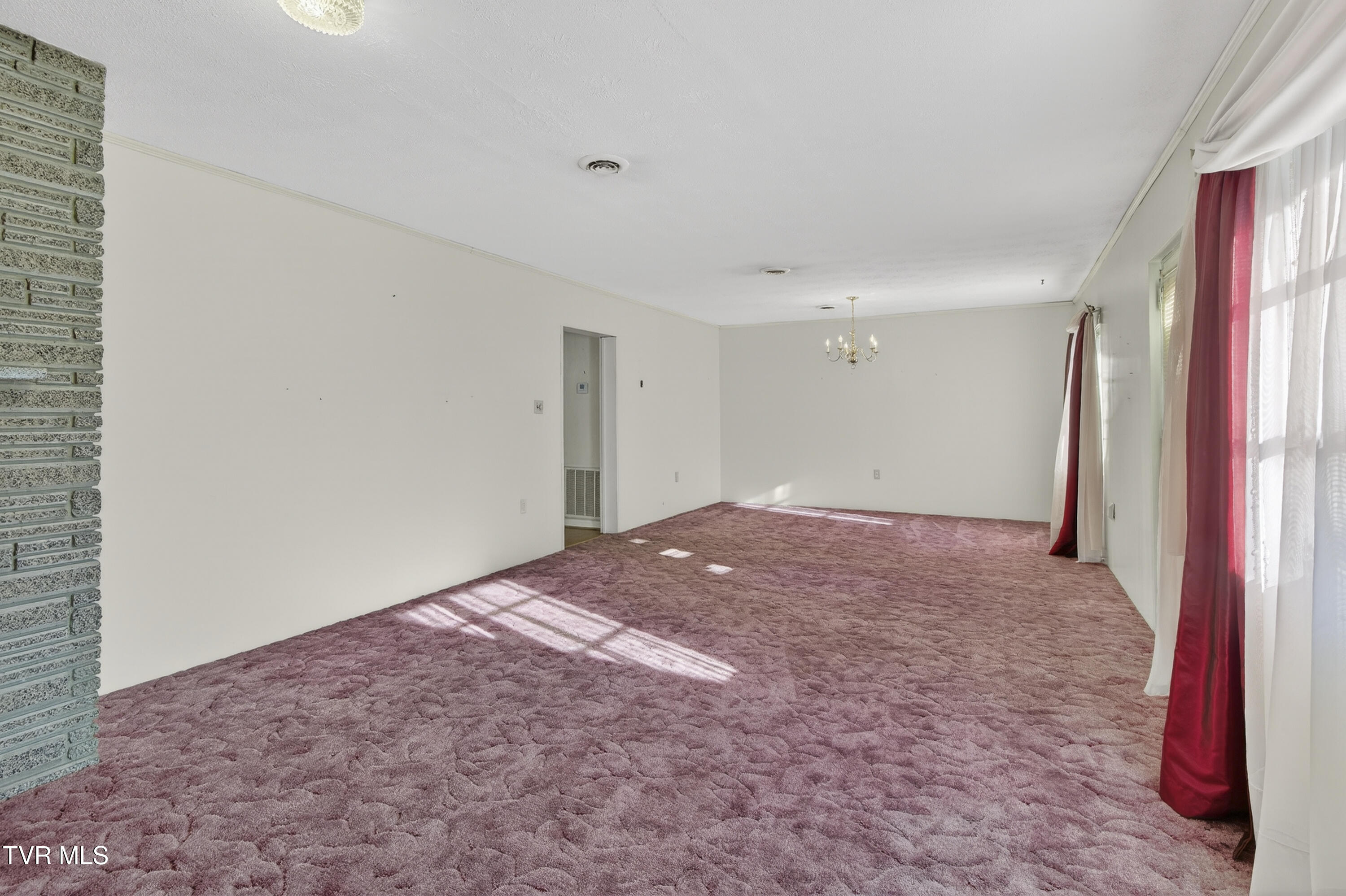 228 Sioux Road Bristol, VA 24201 - Photo 7 of 28 228-Sioux-Rd-Bristol-VA Travis-Dyson-13