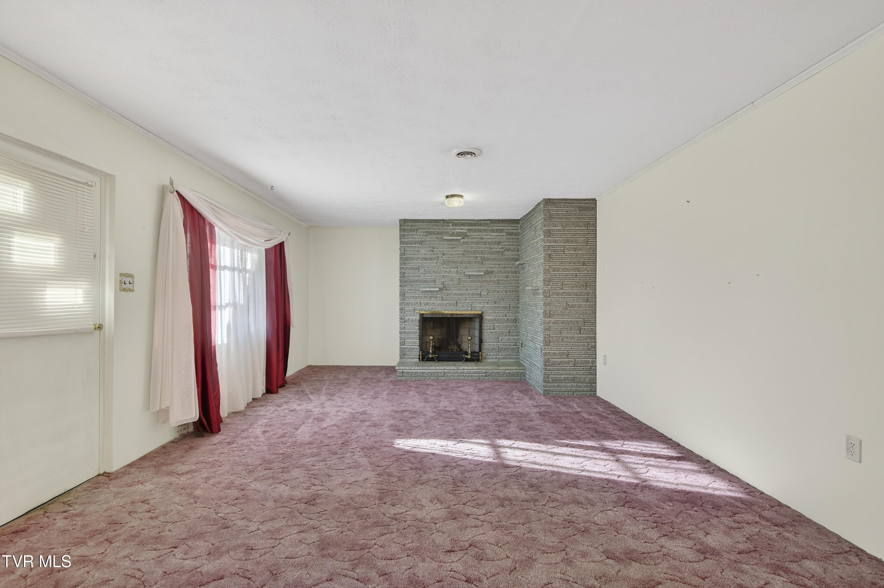 228 Sioux Road Bristol, VA 24201 - Photo 9 of 28 228-Sioux-Rd-Bristol-VA Travis-Dyson-10