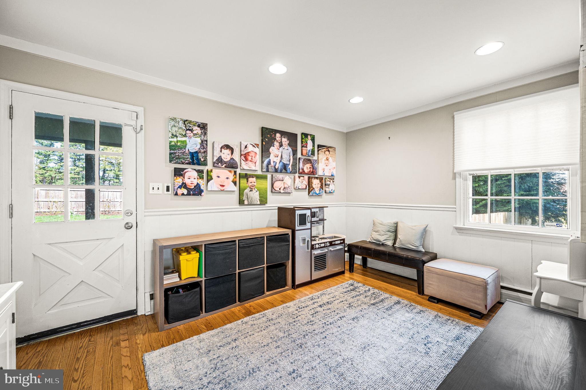 124 South Providence Road Wallingford, PA 19086 - Photo 16 of 53 a workspace with furniture and window