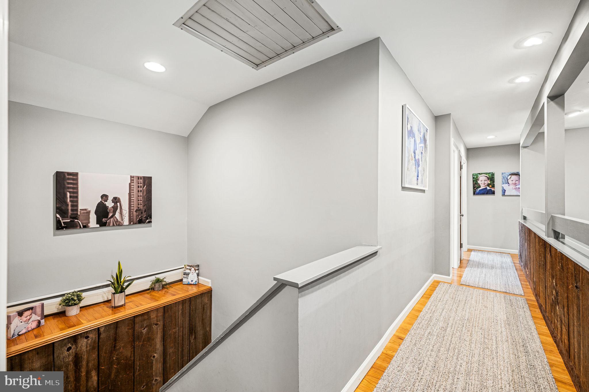 124 South Providence Road Wallingford, PA 19086 - Photo 23 of 53 a view of a hallway with workspace