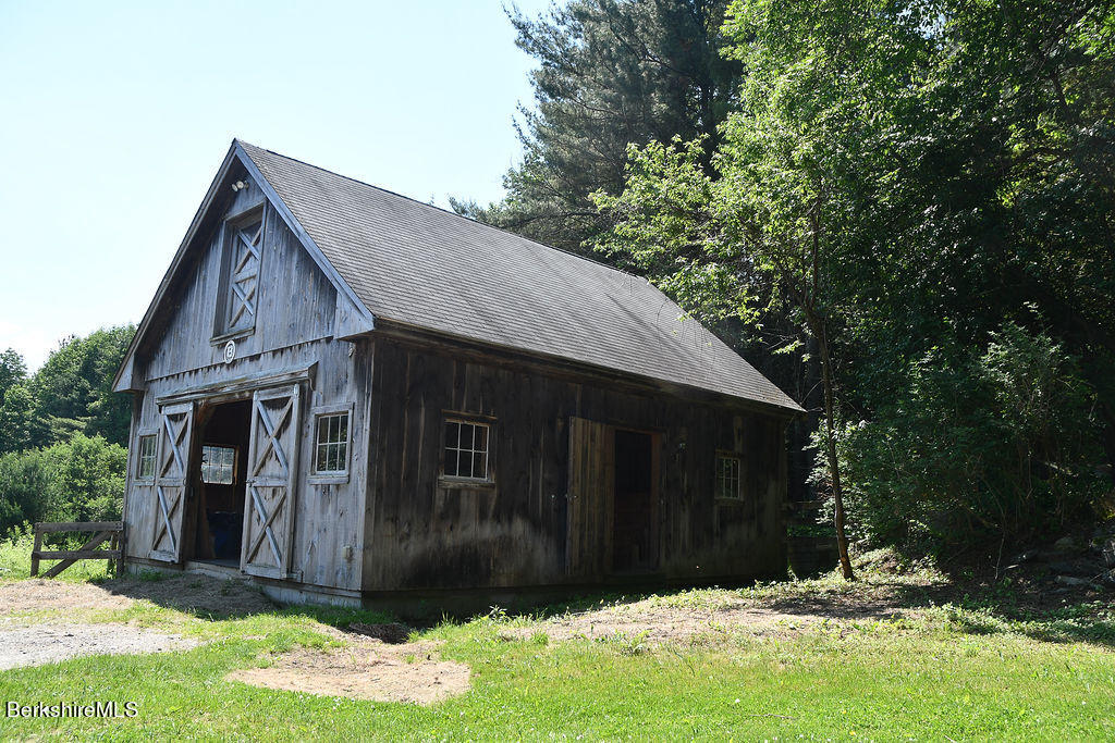 15 West Stockbridge Road Stockbridge, MA 01262 - Photo 4 of 36 DSC_8059
