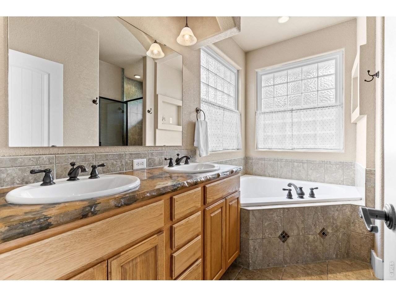 6710 31st St Road Greeley, CO 80634 - Photo 6 of 41 Primary Bathroom