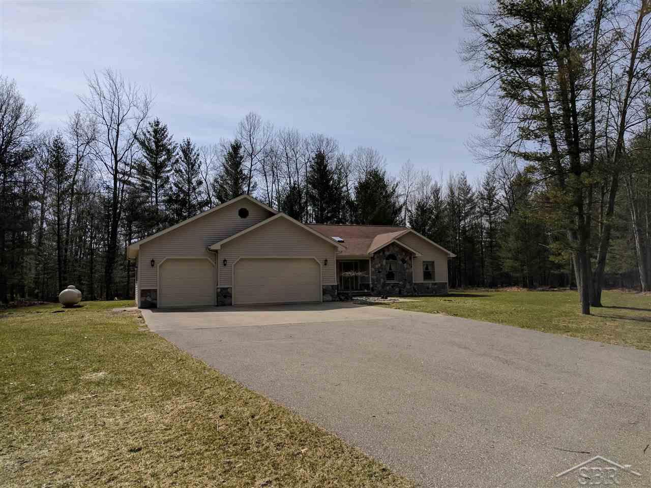 2573 Greenwood Road Alger, MI 48610 - Photo 4 of 34 31323654-3.JPG