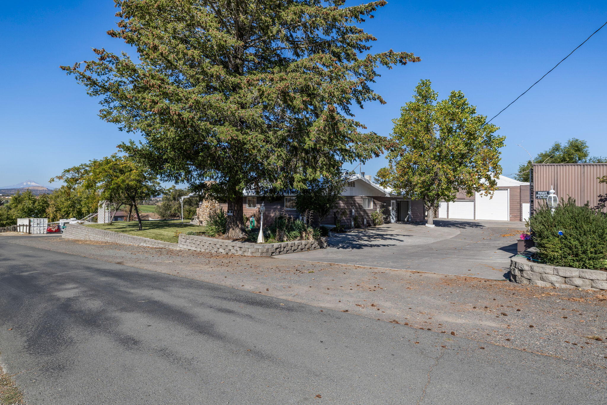 2752 Southwest Aaron Street Madras, OR 97741 - Photo 40 of 51 2024_10_05_2752_sw_aaron_St_madras-29