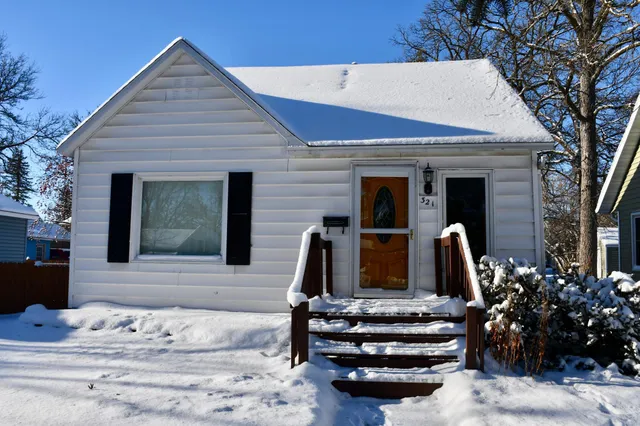 $158,900 | 321 Tindolph Avenue North, Thief River Falls, MN 56701