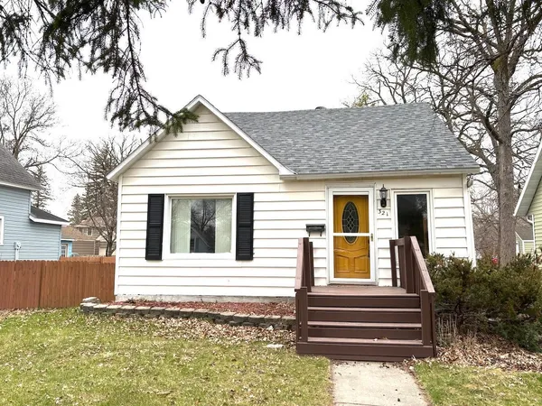 $158,900 | 321 Tindolph Avenue North, Thief River Falls, MN 56701
