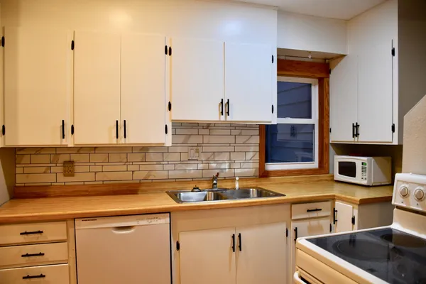 $158,900 | 321 Tindolph Avenue North, Thief River Falls, MN 56701
