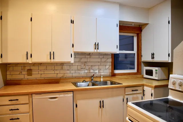 $158,900 | 321 Tindolph Avenue North, Thief River Falls, MN 56701