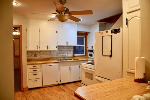 $158,900 | 321 Tindolph Avenue North, Thief River Falls, MN 56701