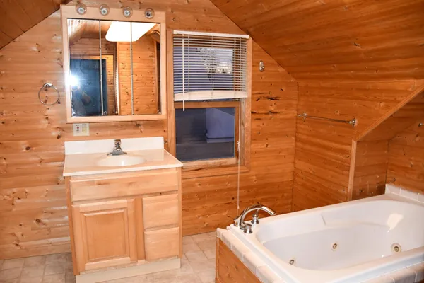 $158,900 | 321 Tindolph Avenue North, Thief River Falls, MN 56701