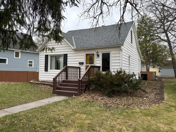$158,900 | 321 Tindolph Avenue North, Thief River Falls, MN 56701