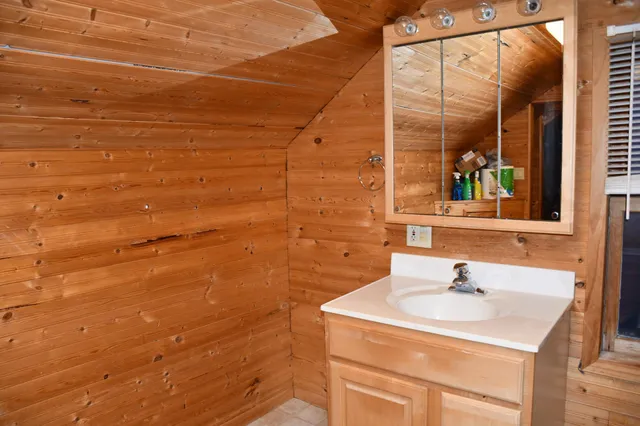 $158,900 | 321 Tindolph Avenue North, Thief River Falls, MN 56701