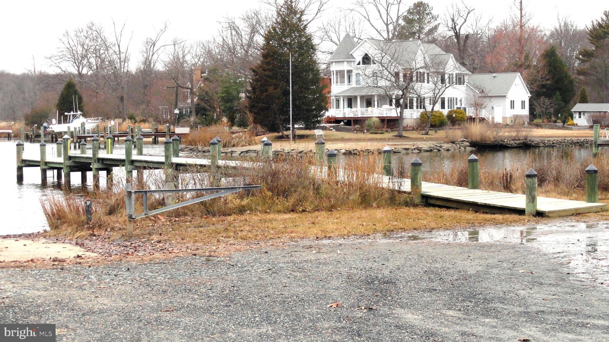 313 Holly Road Edgewater, MD 21037 - Photo 26 of 28 Community Pier