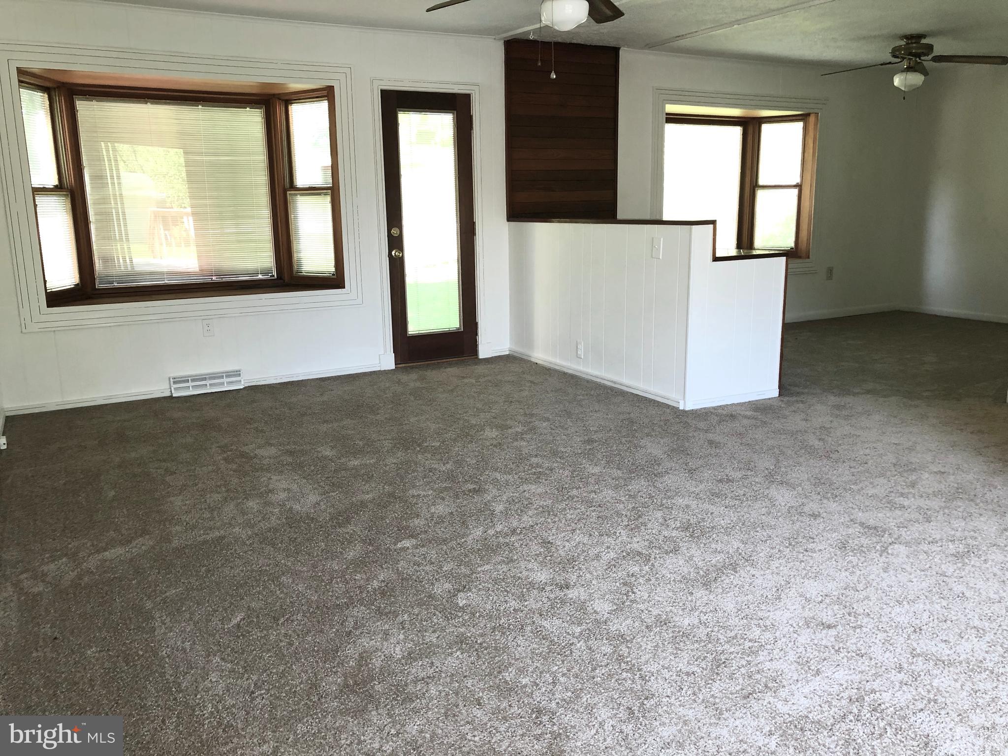 313 Holly Road Edgewater, MD 21037 - Photo 4 of 28 Large Living Room!