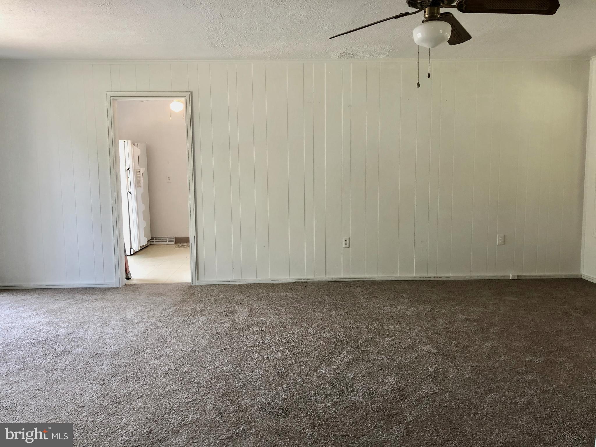 313 Holly Road Edgewater, MD 21037 - Photo 5 of 28 Living Room