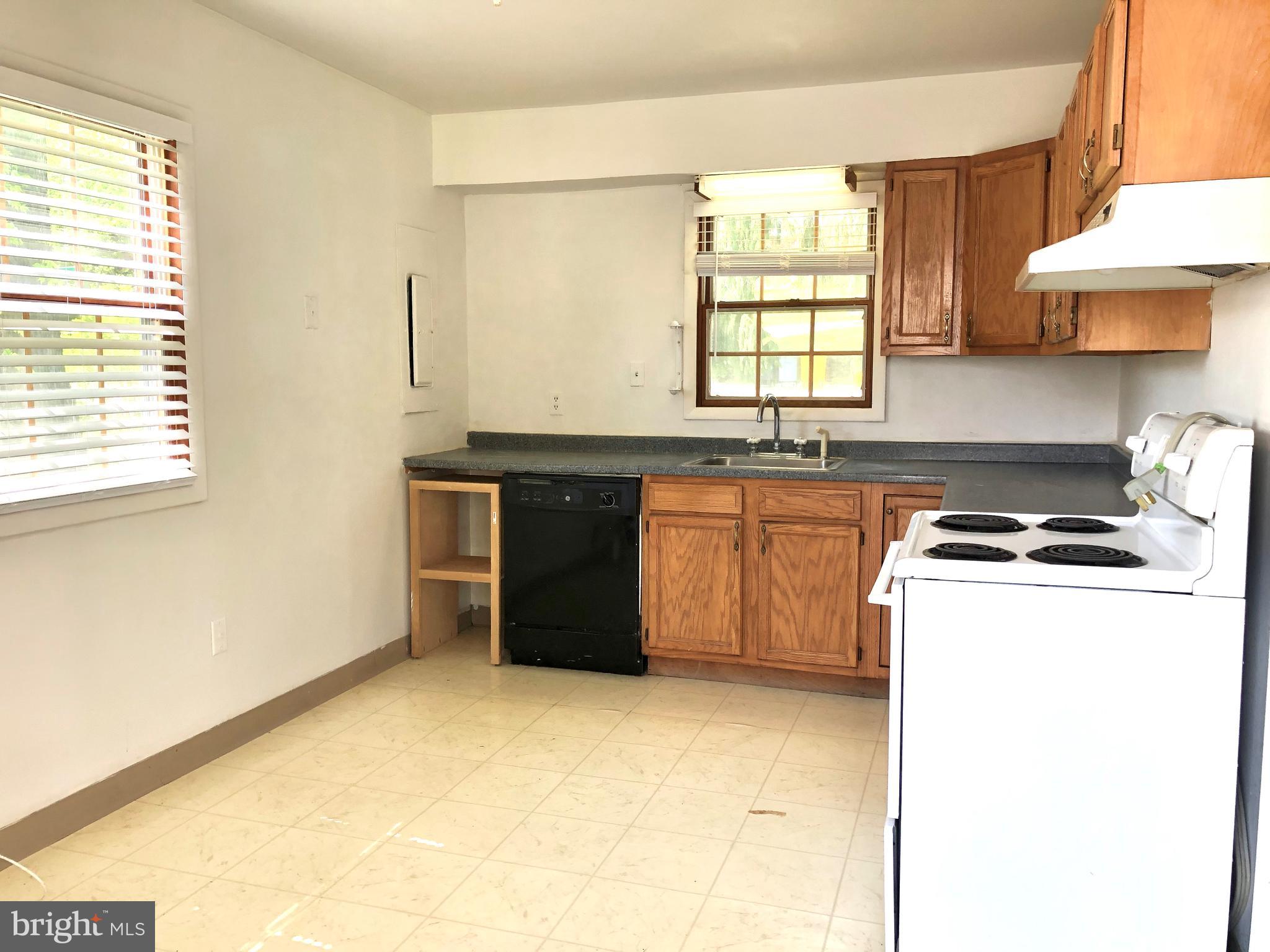 313 Holly Road Edgewater, MD 21037 - Photo 8 of 28 Kitchen