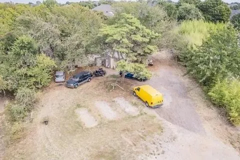a view of a backyard of basketball court