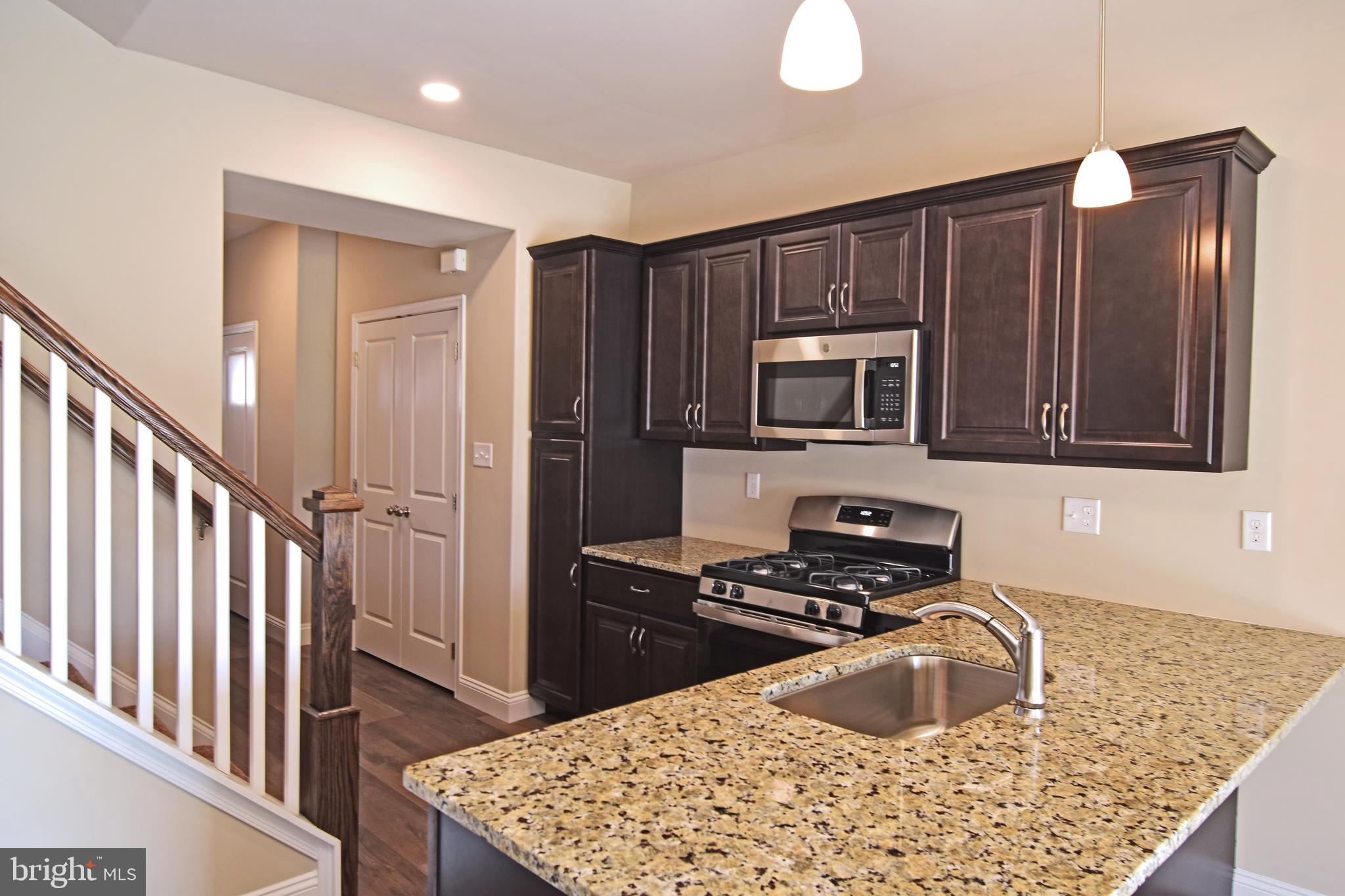 10 Hubbardton Sinking Spring Pa Sinking Spring, PA 19608 - Photo 2 of 10 Kitchen
