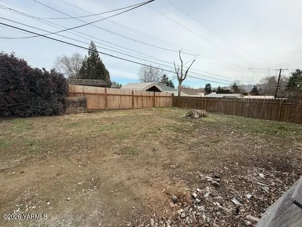 a view of a yard in front of a house