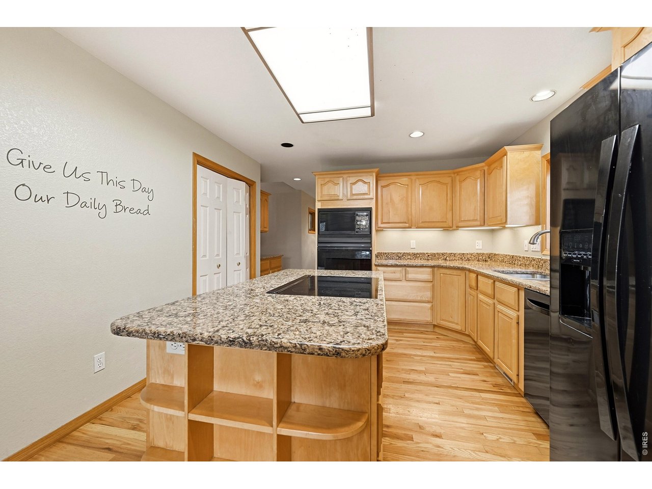 256 Choctaw Road Lyons, CO 80540 - Photo 14 of 50 a kitchen with stainless steel appliances granite countertop a sink refrigerator and cabinets