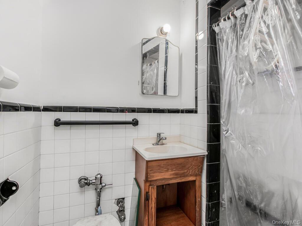 986 Neill Avenue Bronx, NY 10462 - Photo 14 of 20