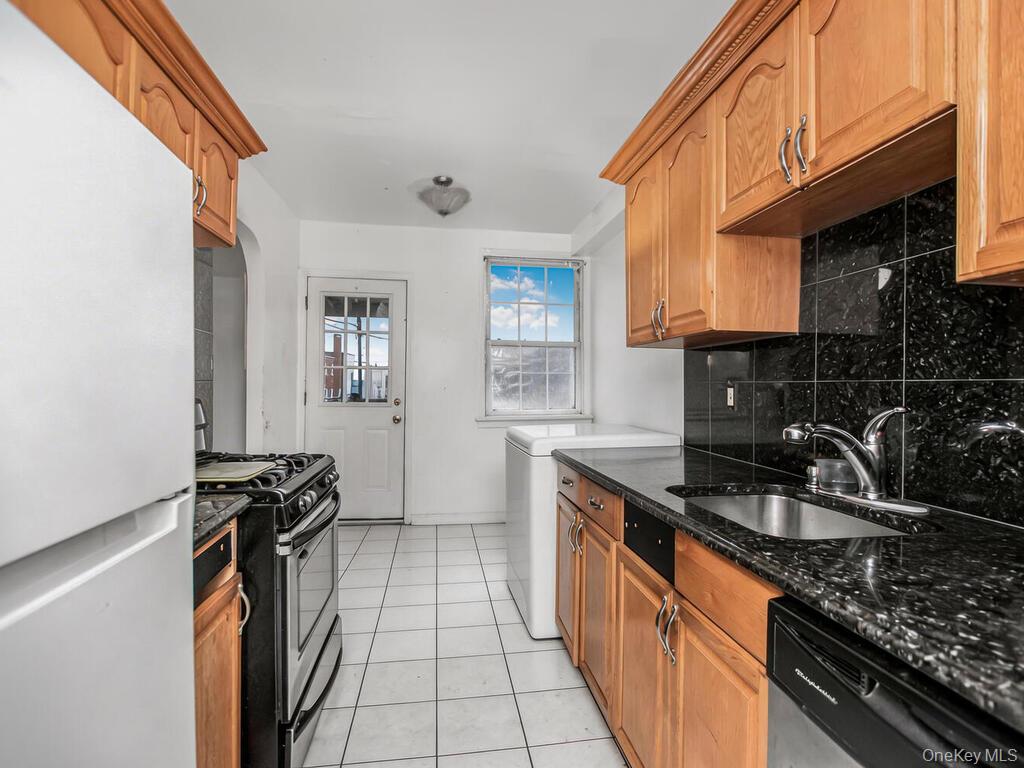 986 Neill Avenue Bronx, NY 10462 - Photo 17 of 20