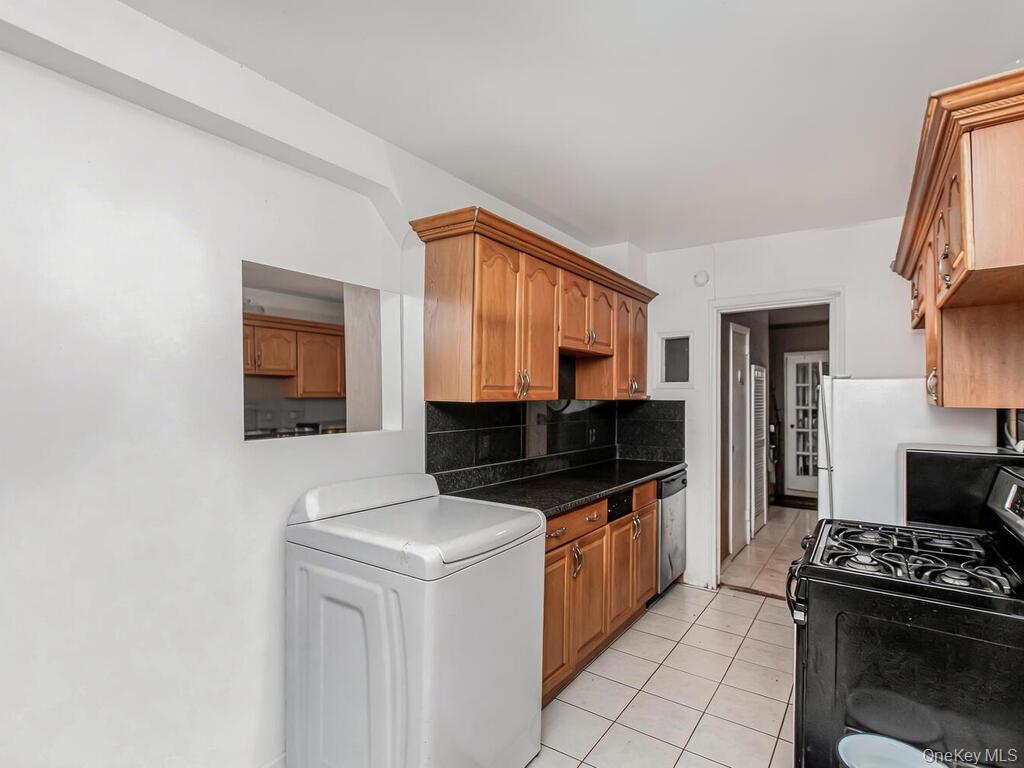 986 Neill Avenue Bronx, NY 10462 - Photo 18 of 20