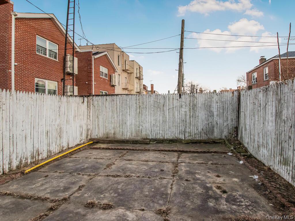 986 Neill Avenue Bronx, NY 10462 - Photo 3 of 20