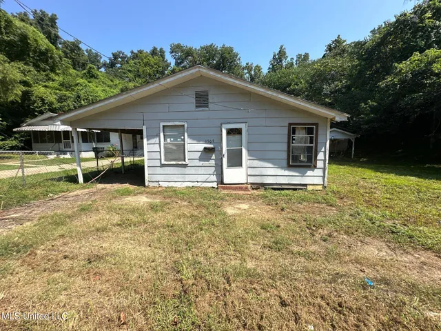 $17,000 | 1509 1st E Street, Vicksburg, MS 39183