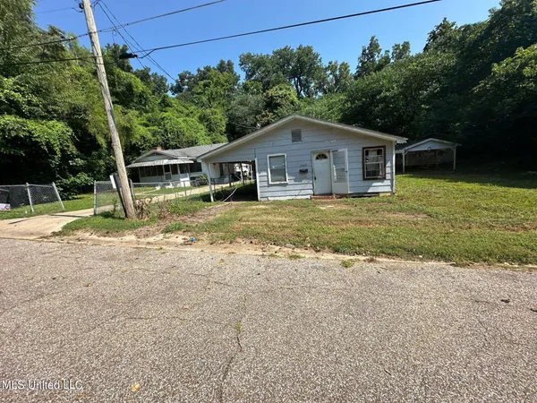 $10,000 | 1509 1st E Street, Vicksburg, MS 39183