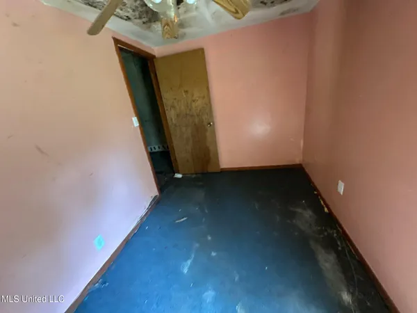 $10,000 | 1509 1st E Street, Vicksburg, MS 39183